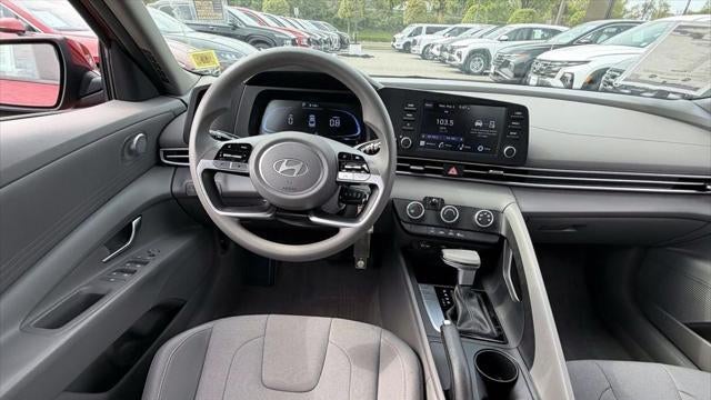 2024 Hyundai ELANTRA SE