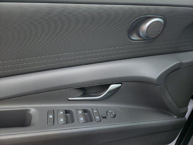 2025 Hyundai Elantra - $21,552