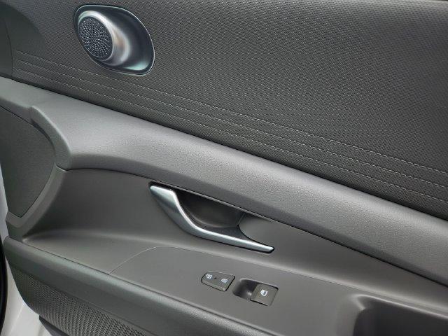 2025 Hyundai Elantra - $21,552