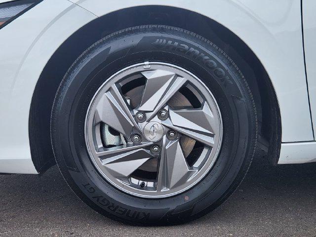2025 Hyundai Elantra - $21,552