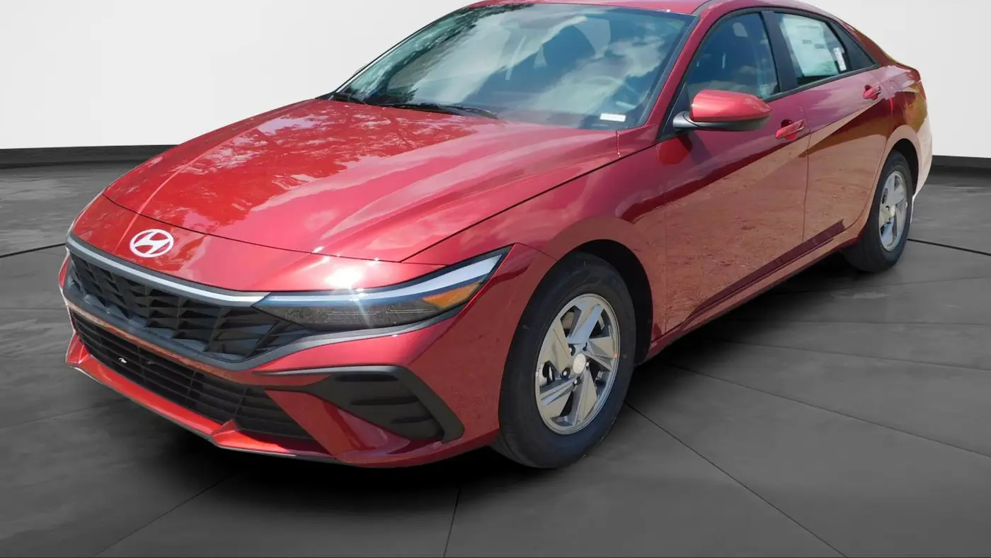 2025 Hyundai ELANTRA SE