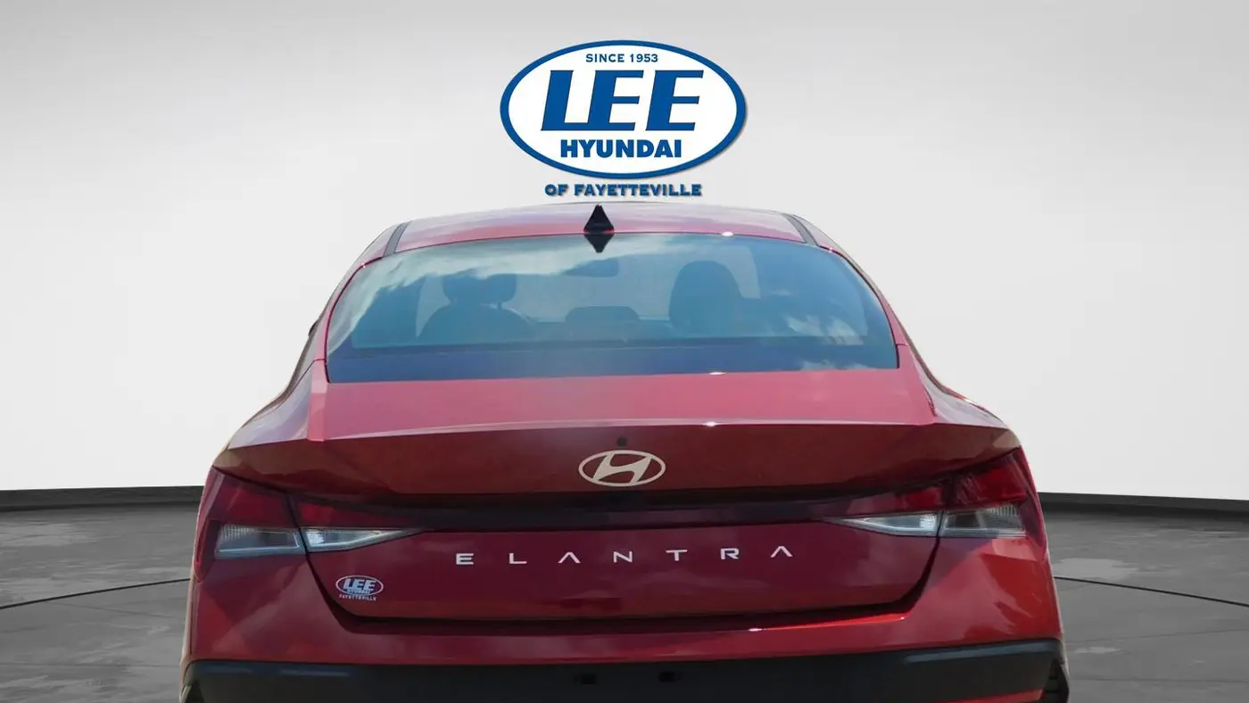 2025 Hyundai ELANTRA SE