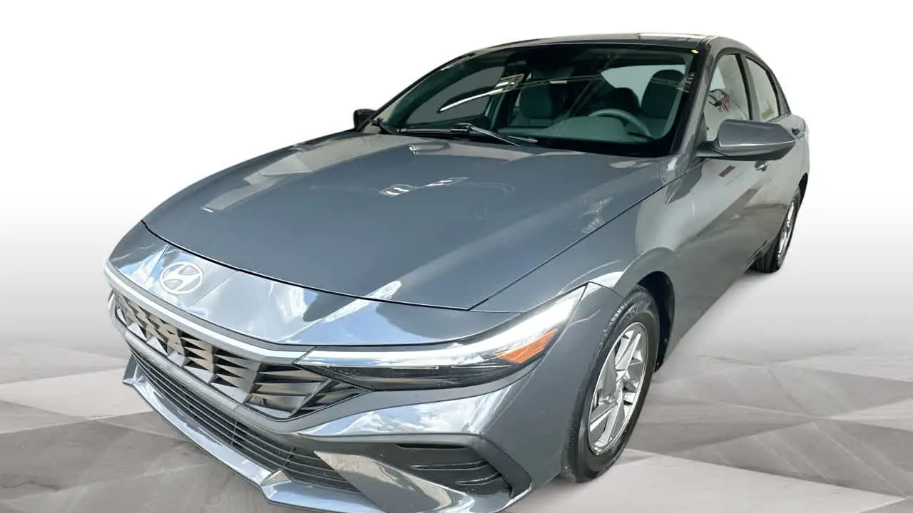 2025 Hyundai ELANTRA SE