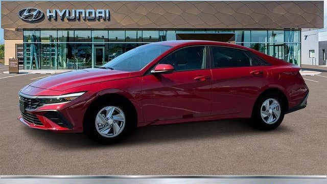 2025 Hyundai ELANTRA SE