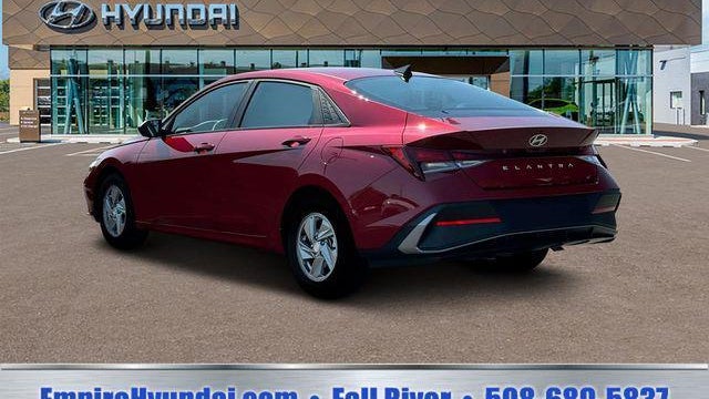 2025 Hyundai ELANTRA SE