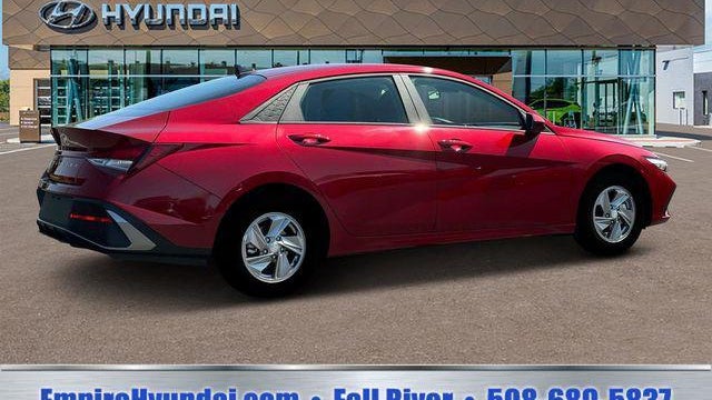 2025 Hyundai ELANTRA SE
