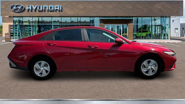 2025 Hyundai ELANTRA SE