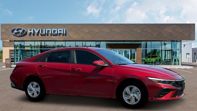 2025 Hyundai ELANTRA SE