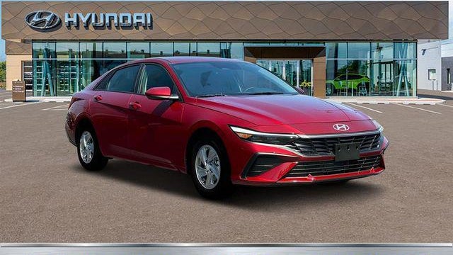 2025 Hyundai ELANTRA SE