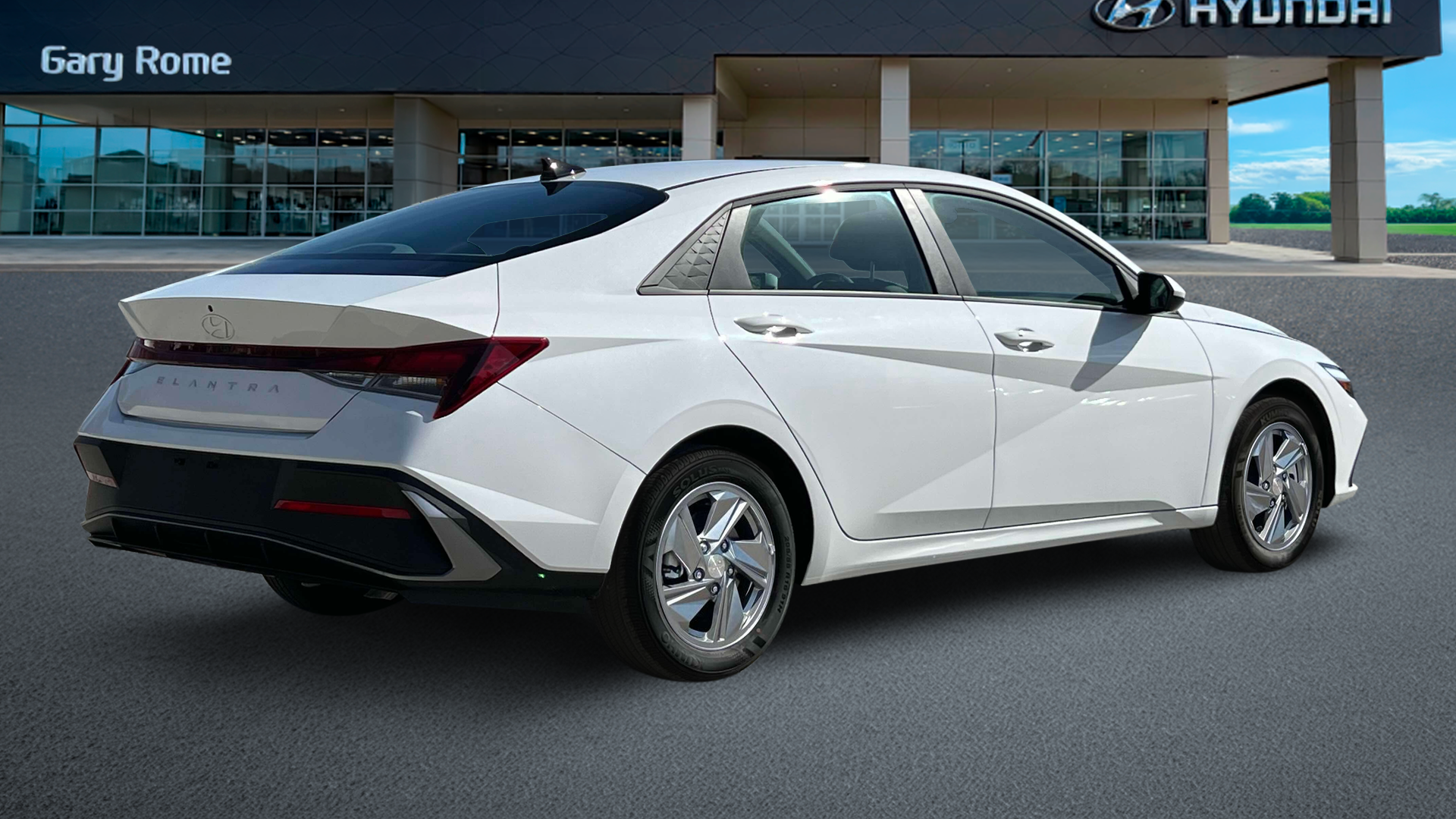 2025 Hyundai ELANTRA SE