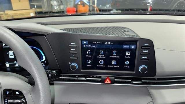 2025 Hyundai ELANTRA SE