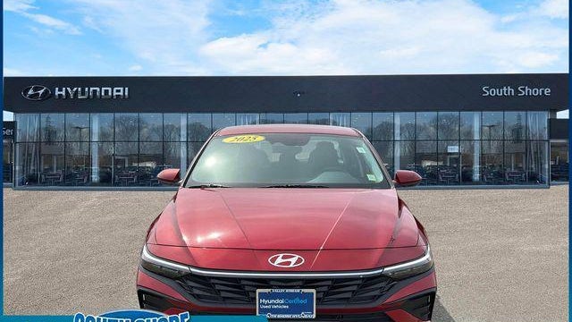 2025 Hyundai ELANTRA SE