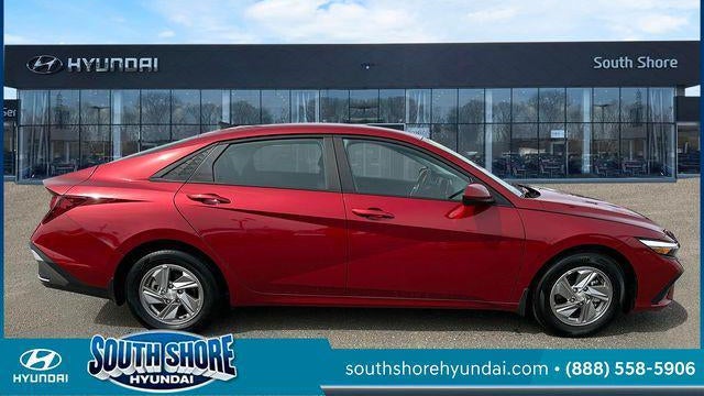 2025 Hyundai ELANTRA SE