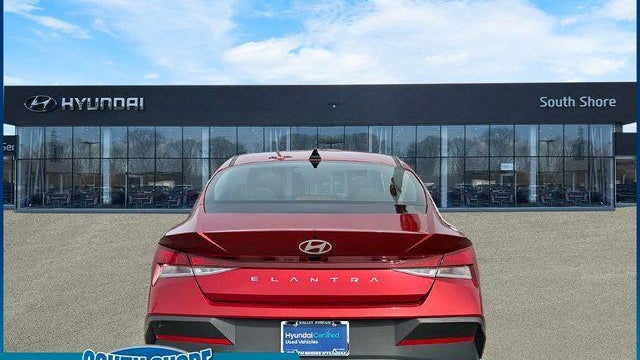 2025 Hyundai ELANTRA SE