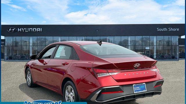 2025 Hyundai ELANTRA SE