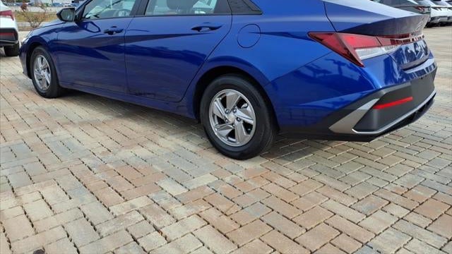 2025 Hyundai ELANTRA SE
