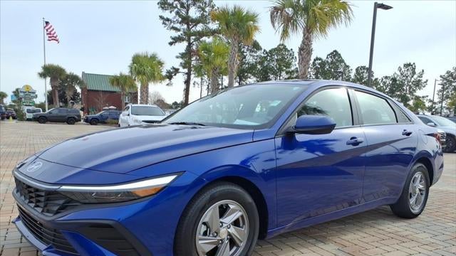 2025 Hyundai ELANTRA SE