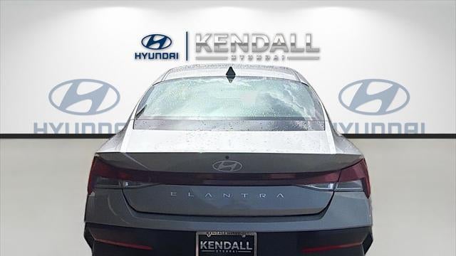 2025 Hyundai ELANTRA SE