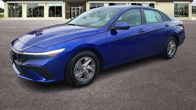 2025 Hyundai ELANTRA SE