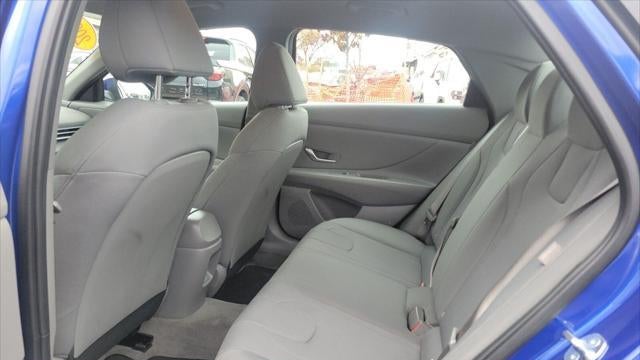 2025 Hyundai ELANTRA SE