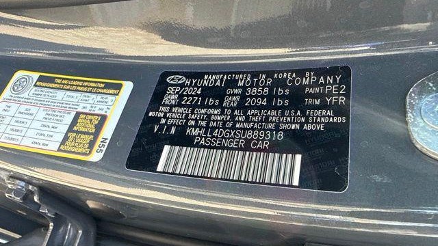 2025 Hyundai ELANTRA SE