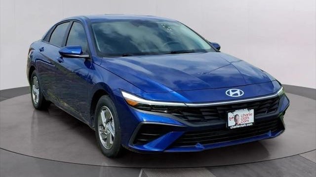 2025 Hyundai ELANTRA SE