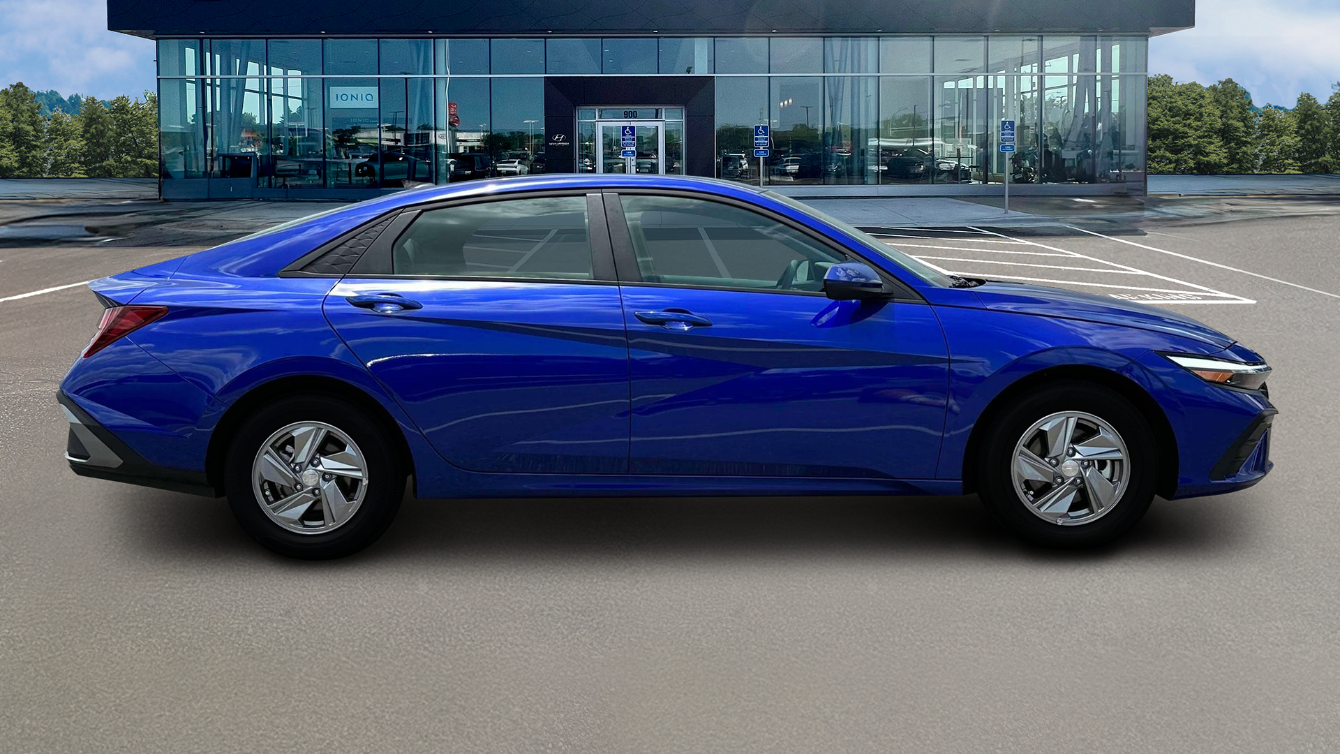 2025 Hyundai ELANTRA SE