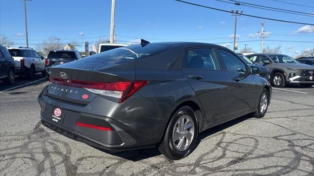 2025 Hyundai ELANTRA SE