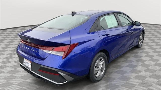 2025 Hyundai ELANTRA SE
