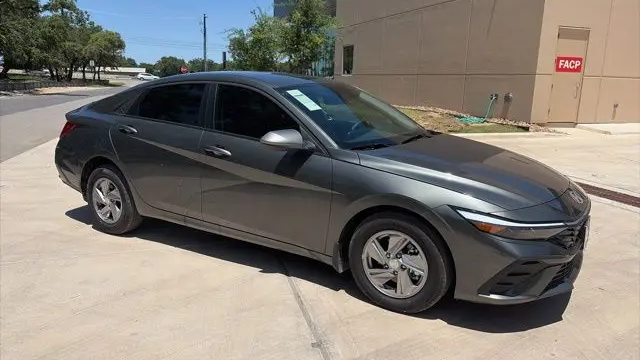 2026 Hyundai ELANTRA SE