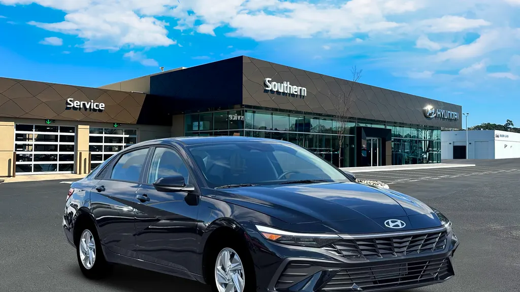 2026 Hyundai ELANTRA SE