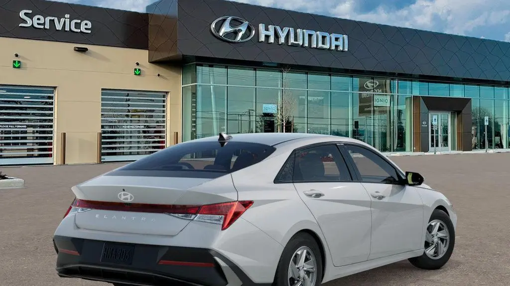 2026 Hyundai ELANTRA SE