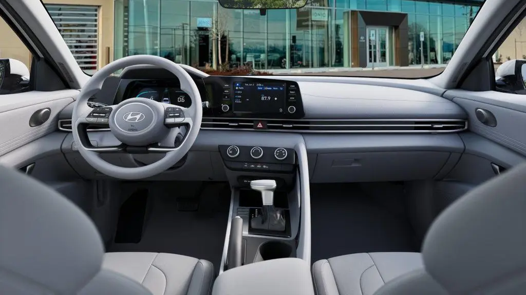 2026 Hyundai ELANTRA SE