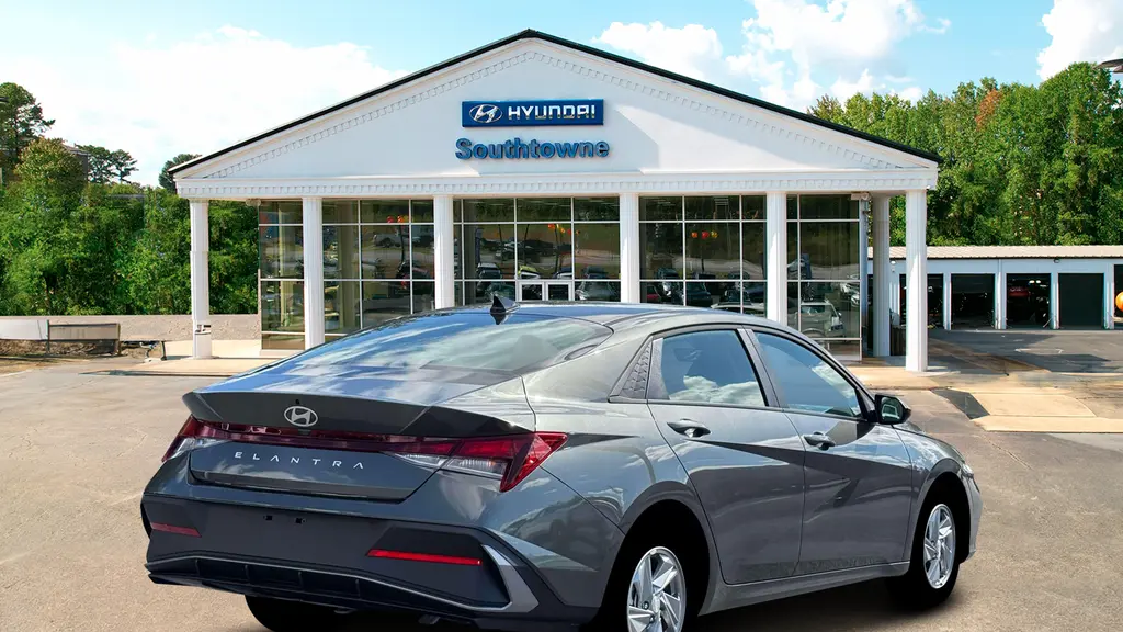 2026 Hyundai ELANTRA SE