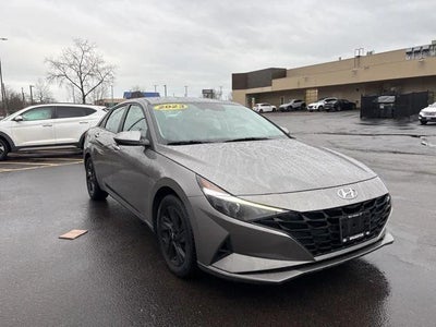 2023 Hyundai Elantra SEL 4DR Sedan