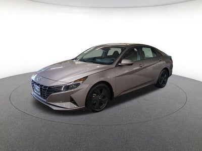 2023 Hyundai Elantra SEL 4DR Sedan