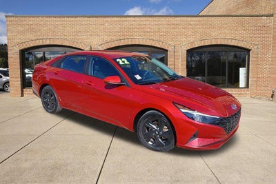 2022 Hyundai Elantra SEL 4DR Sedan