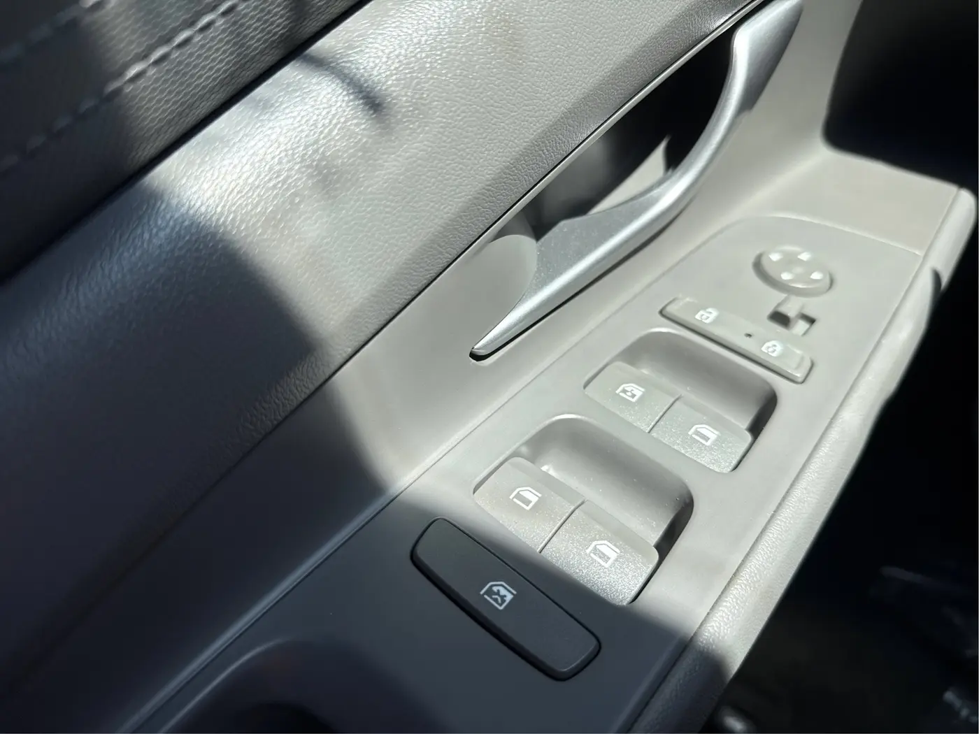 2022 Hyundai Elantra - $22,991
