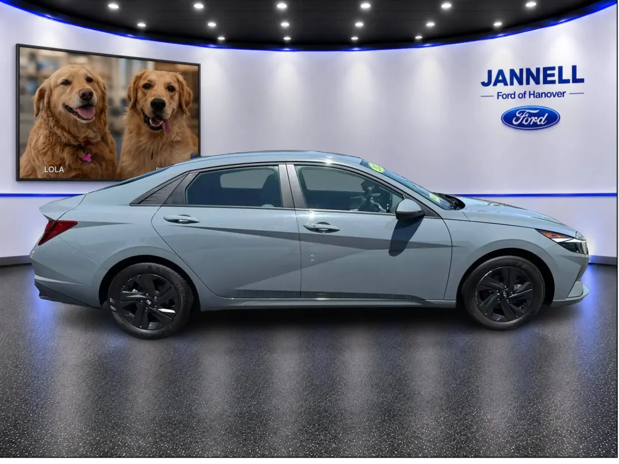 2022 Hyundai Elantra - $22,991