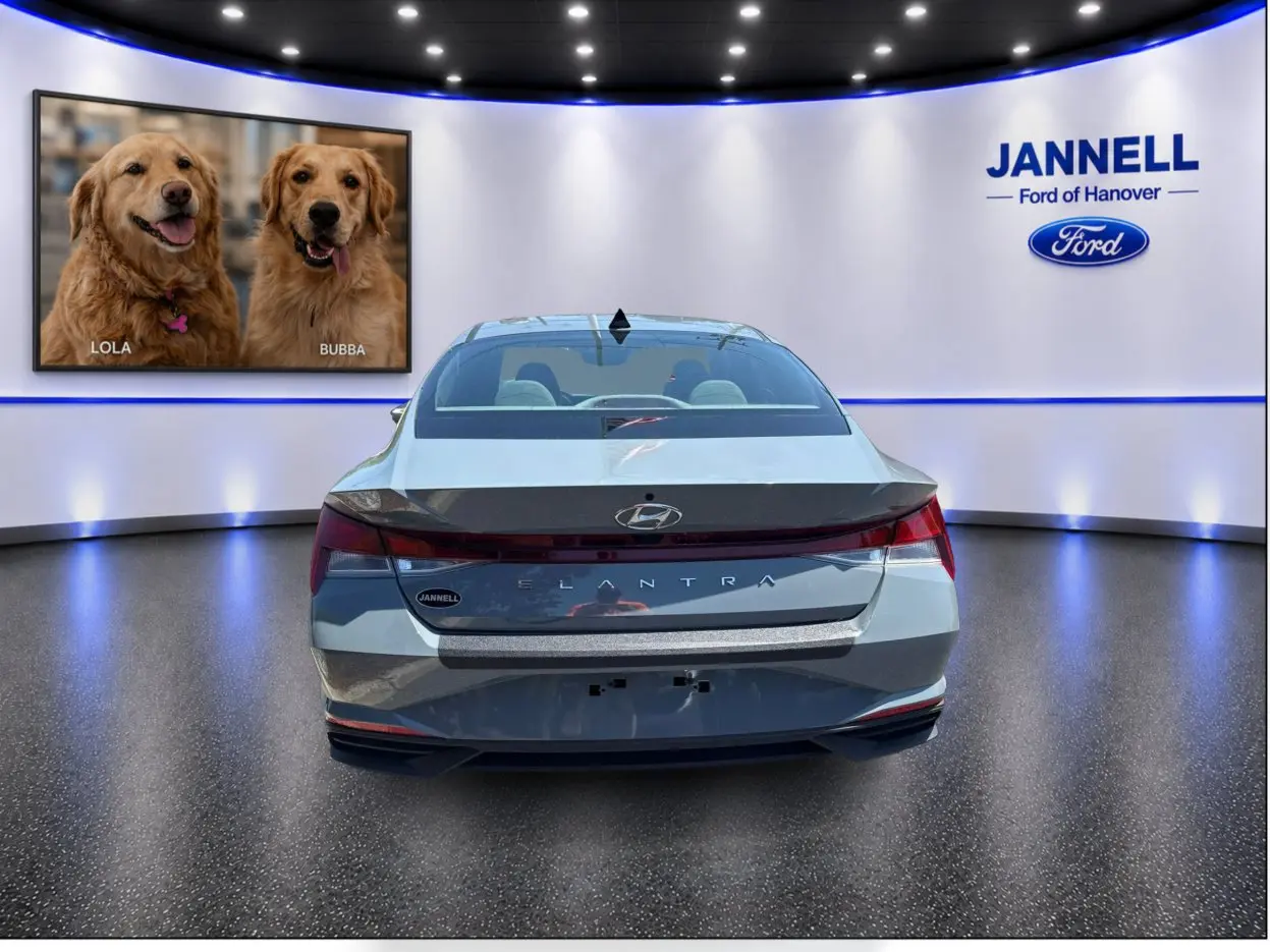 2022 Hyundai Elantra - $22,991