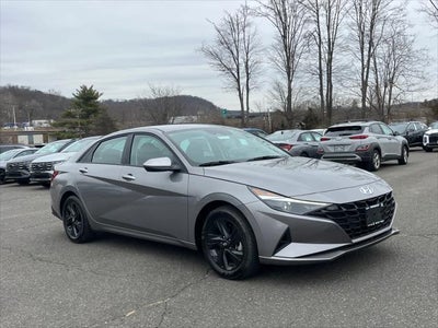 2023 Hyundai Elantra SEL 4DR Sedan