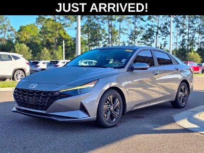 2023 Hyundai Elantra SEL 4DR Sedan