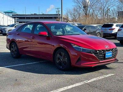 2023 Hyundai Elantra SEL 4DR Sedan