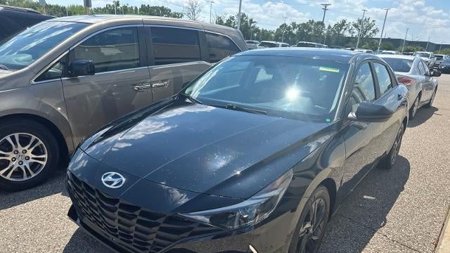 2022 Hyundai ELANTRA SEL