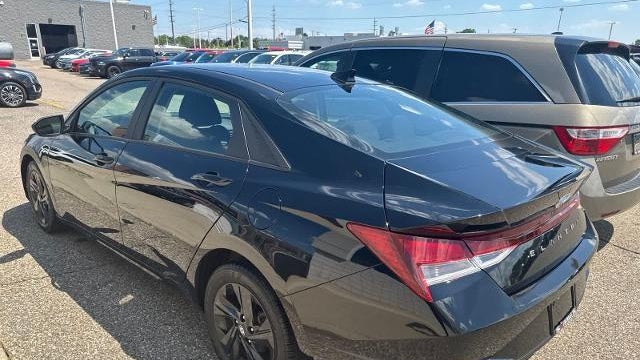 2022 Hyundai ELANTRA SEL
