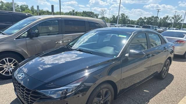 2022 Hyundai ELANTRA SEL