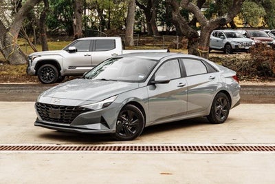 2022 Hyundai Elantra SEL 4DR Sedan