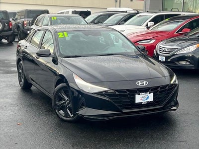 2023 Hyundai Elantra SEL 4DR Sedan