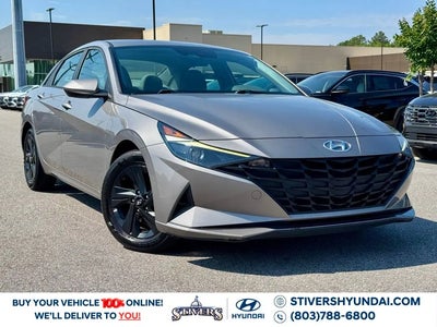 2022 Hyundai Elantra SEL 4DR Sedan