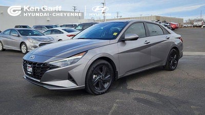 2022 Hyundai Elantra SEL 4DR Sedan